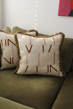 Afbeelding in Gallery-weergave laden, NEW! Larsen Cushion Pink Bordeaux
