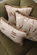 Afbeelding in Gallery-weergave laden, NEW! Larsen Cushion Pink Bordeaux
