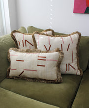 Afbeelding in Gallery-weergave laden, NEW! Larsen Cushion Pink Bordeaux
