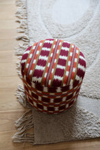 Afbeelding in Gallery-weergave laden, NEW! Faylien poef | Manuel Canovas Poof Bordeaux
